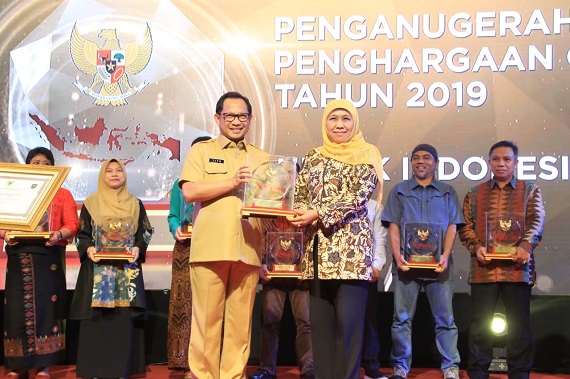 Gubernur Khofifah Raih Dua Penghargaan Sekaligus Dalam Penganugerahan Ormas 2019 Kemendagri