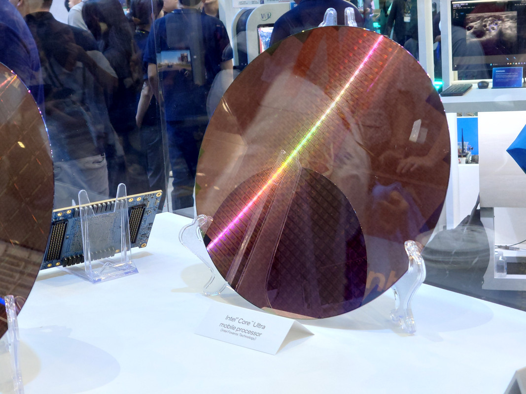 Wafer ของ Intel Core Ultra Mobile Processor