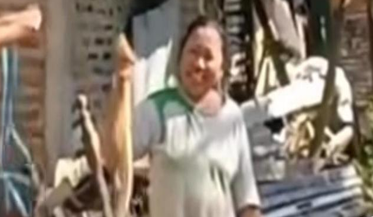 Aksi Heroik! Bu Lis Berani Tangkap Ular Sanca Raksasa Tanpa Alat di Semarang! Aksi Heroik! Bu Lis Berani Tangkap Ular Sanca Raksasa Tanpa Alat di Semarang!