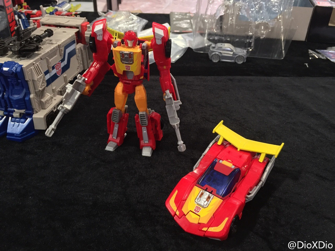 x-CybertronCon-Booth-014