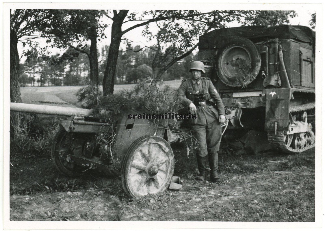 Orig. Foto Unic P.107 Beute Halbkette 295.ID Wappen PaK Geschütz in Frankreich