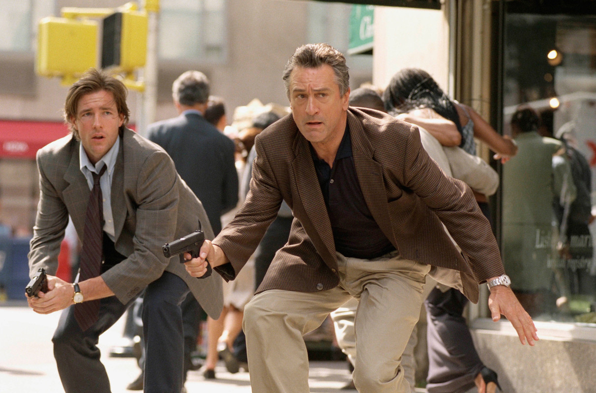 Robert De Niro dan Edward Burns dalam 15 Minutes (2001)