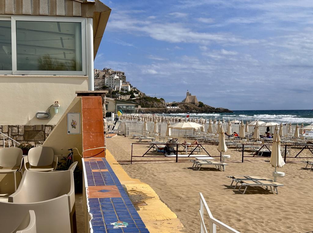 Жаркий сентябрь на побережье Тирренского моря.