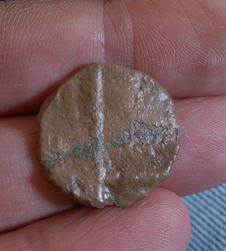 Medieval lead token reverse 02072013