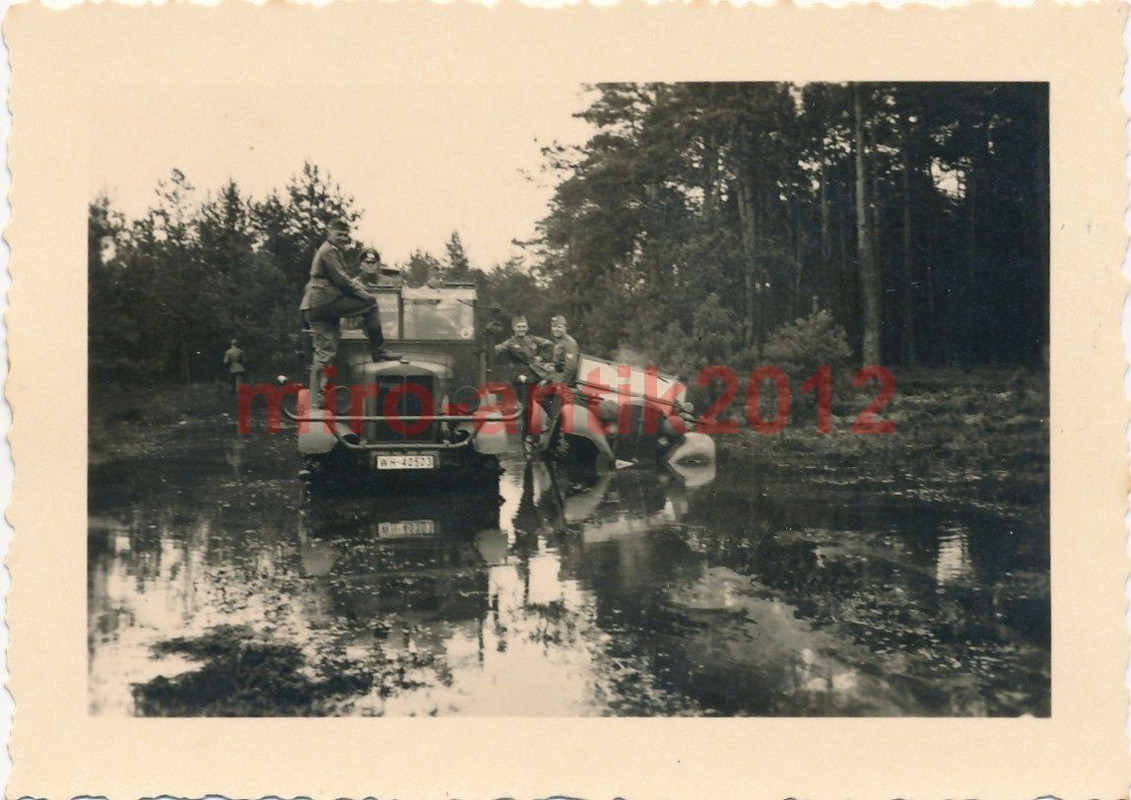 Foto, Wehrmacht, Lkw hilft versunkenen Kübel