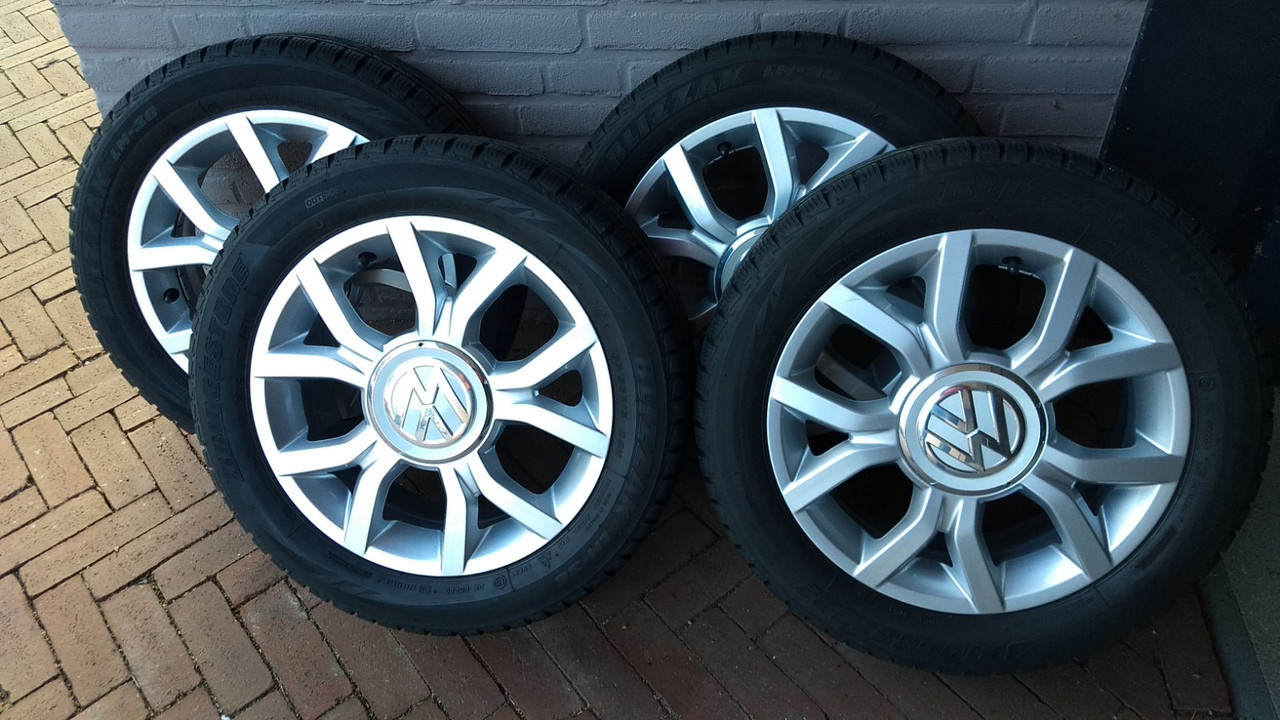 Velgen origineel Waffle 15 inch met Bridgestone winterbanden - VW UP! Forum  Nederland