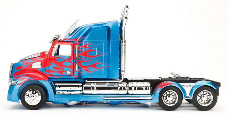 Jada-Toys-Optimus-Prime-With-Trailer-05