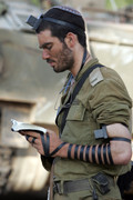 IDF-soldier-put-on-tefillin.jpg