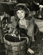 paulette-goddard-md01