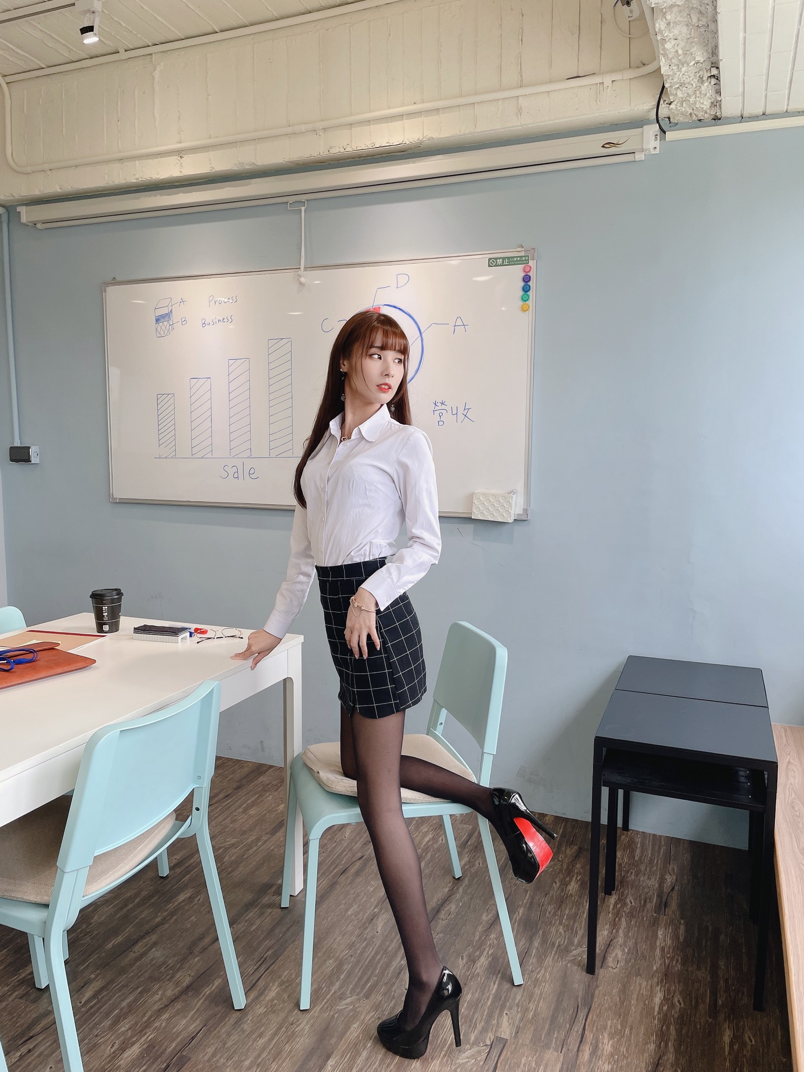 泥泥汝 OL 女郎 B 主题 写真＋视频合集｜高人气职业风作品（350P｜12V｜840MB）插图2