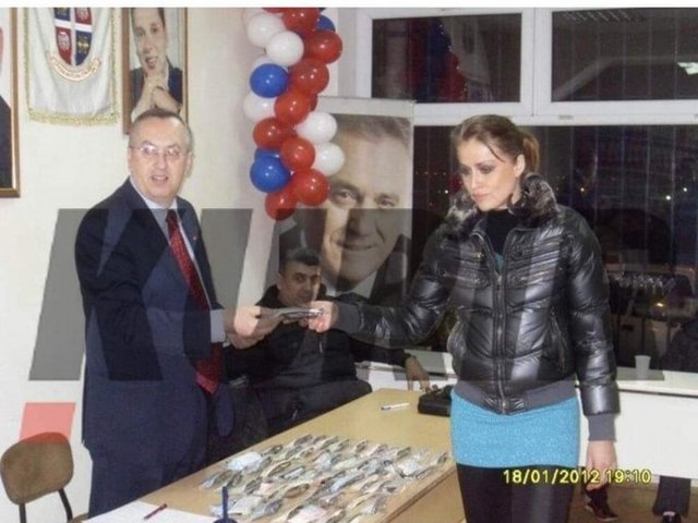 FCAHKtg-WEAU1-FWU.jpg