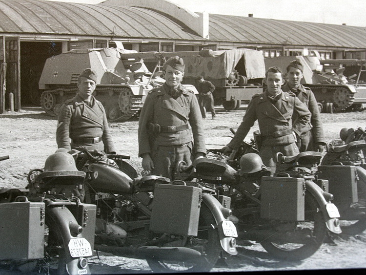 PANZER ARTILLERIE HUMMEL GRILLE Geschütz4