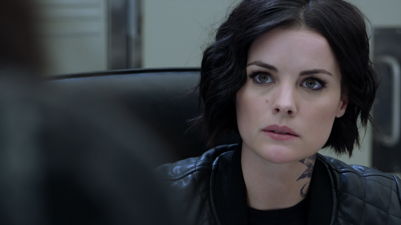 Blindspot.S03E17.Mum's.the.Word.1080p.10bit.BluRay.AAC5.1.HEVC-Vyndros.mkv_snapshot_04.44_[2020.12.2