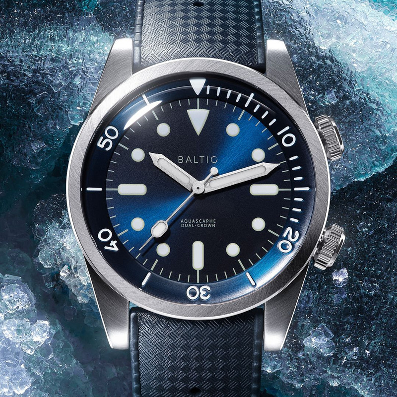 A la recherche d'une 2e montre auto : besoin de conseils Baltic-Dual-Crown-BLeu