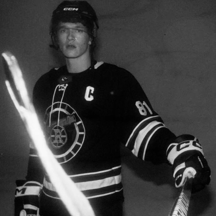 ilya rozanov pointing a hockey stick at the camera