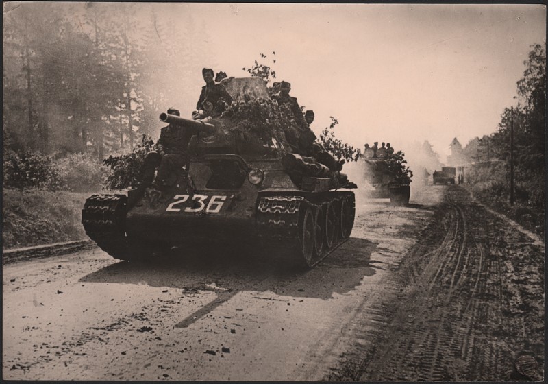 На Карельском перешейке. Прорыв первой линии обороны противника. Войска Ленинградского фронта продви