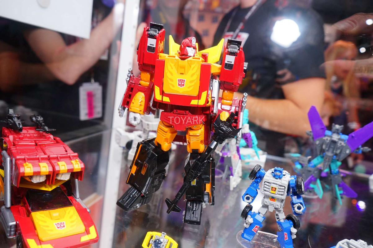 SDCC-2017-Transformers-Hasbro-Thurs-002