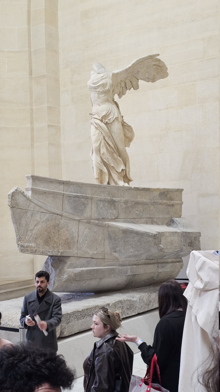 羅浮宮三大鎮館之寶之一──《薩莫色雷斯的勝利女神》
