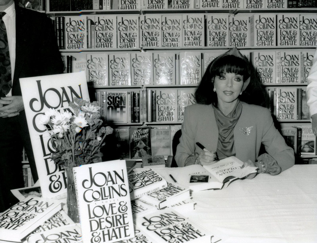 Joan_Collins_h17