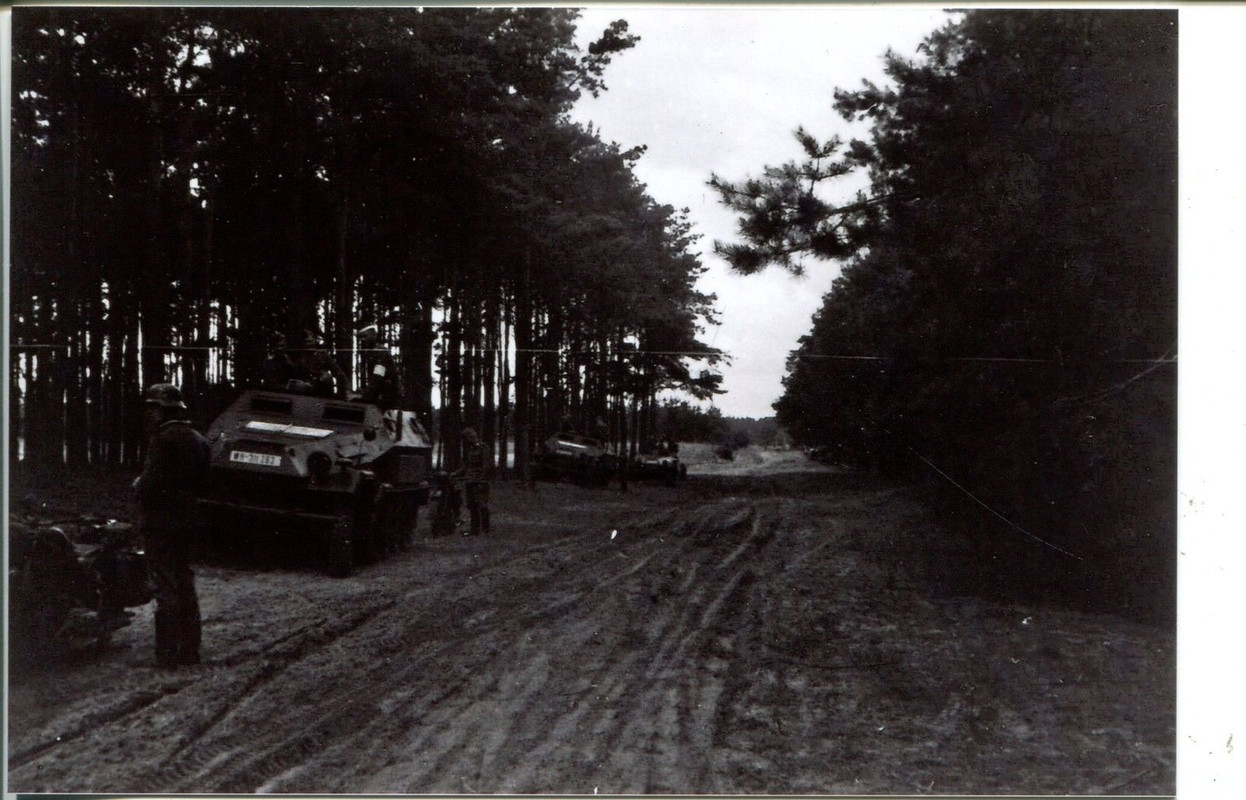 Schützen Panzer SdKfz Halbkette Marschpause im W
