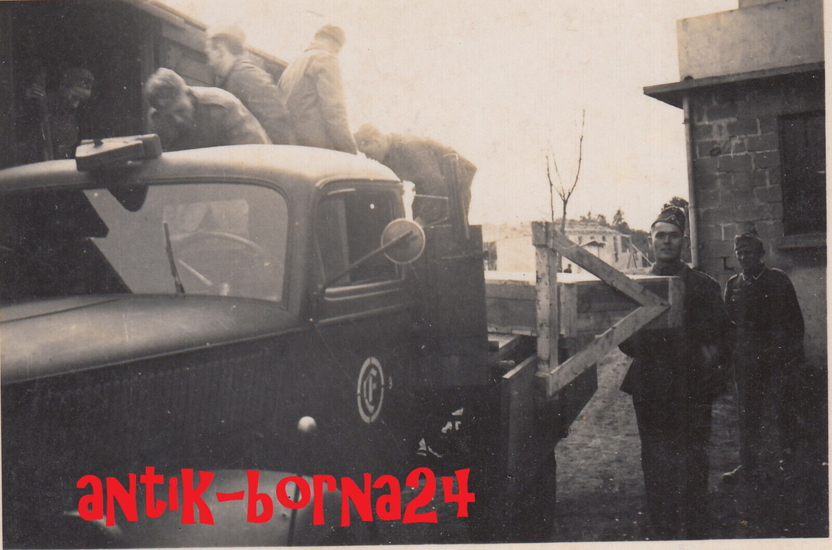 Foto WH Soldat LKW Büsing Magirus Deutz Transporter Kennung Wappen Bahn