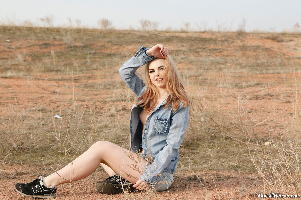 MarvelCharm_Rebecca-Denim-Peek-030