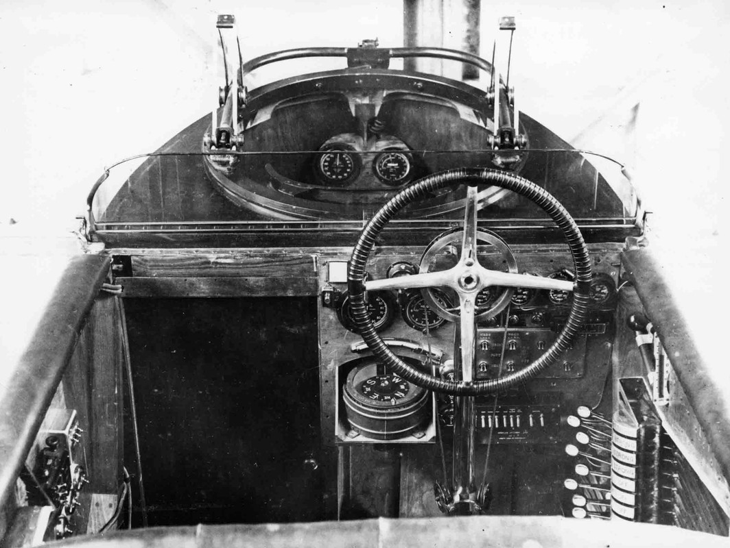 HP V-1500 cockpit 03