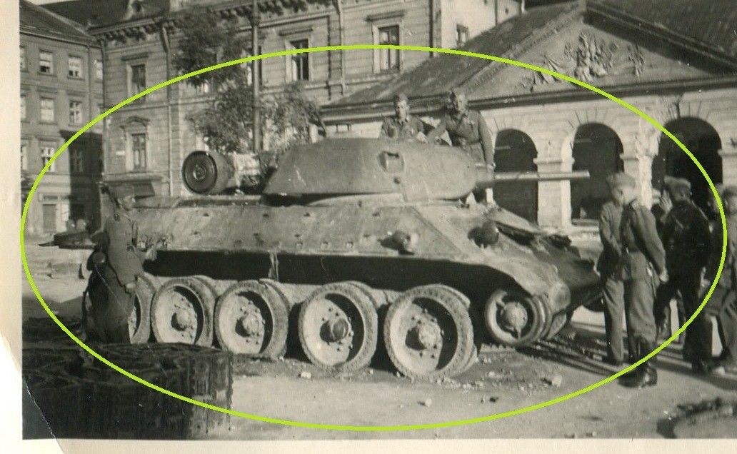 Foto Russischer Panzer Tank T34 zerstört