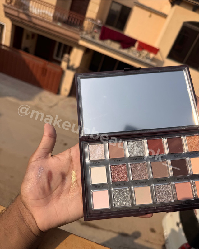 Hudamoji Icy Nude High pigment Eyeshadow Palette. - image 3