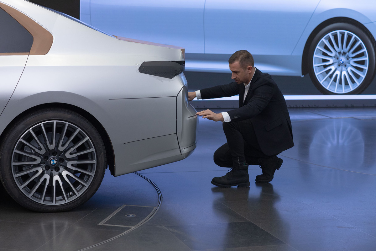 P90458289_highRes_the-new-bmw-7-series