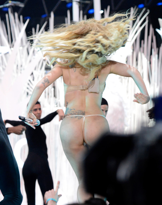 lady-gaga-mtv-video-music-awards-8252013-4