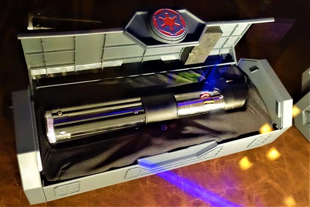 DOK-ONDAR DEN OF ANTIQUITIES: Tienda-museo para amantes de Star Wars - DISNEYLAND ~ STAR WARS: GALAXY'S EDGE, LA GUIA (32)