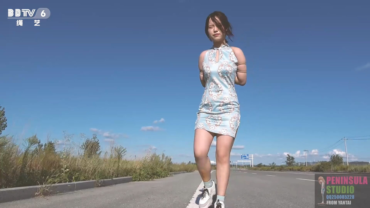 半岛束艺 海语227国道五花霸气散步，怒脱鞋光脚走路.mp4_20190928_073234.333