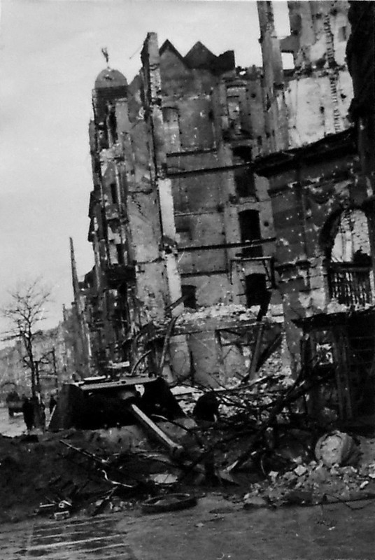 Боевой путь Первой гвардейской танковой армии и её герои Том 7  Поход  на  Берлин. (4)