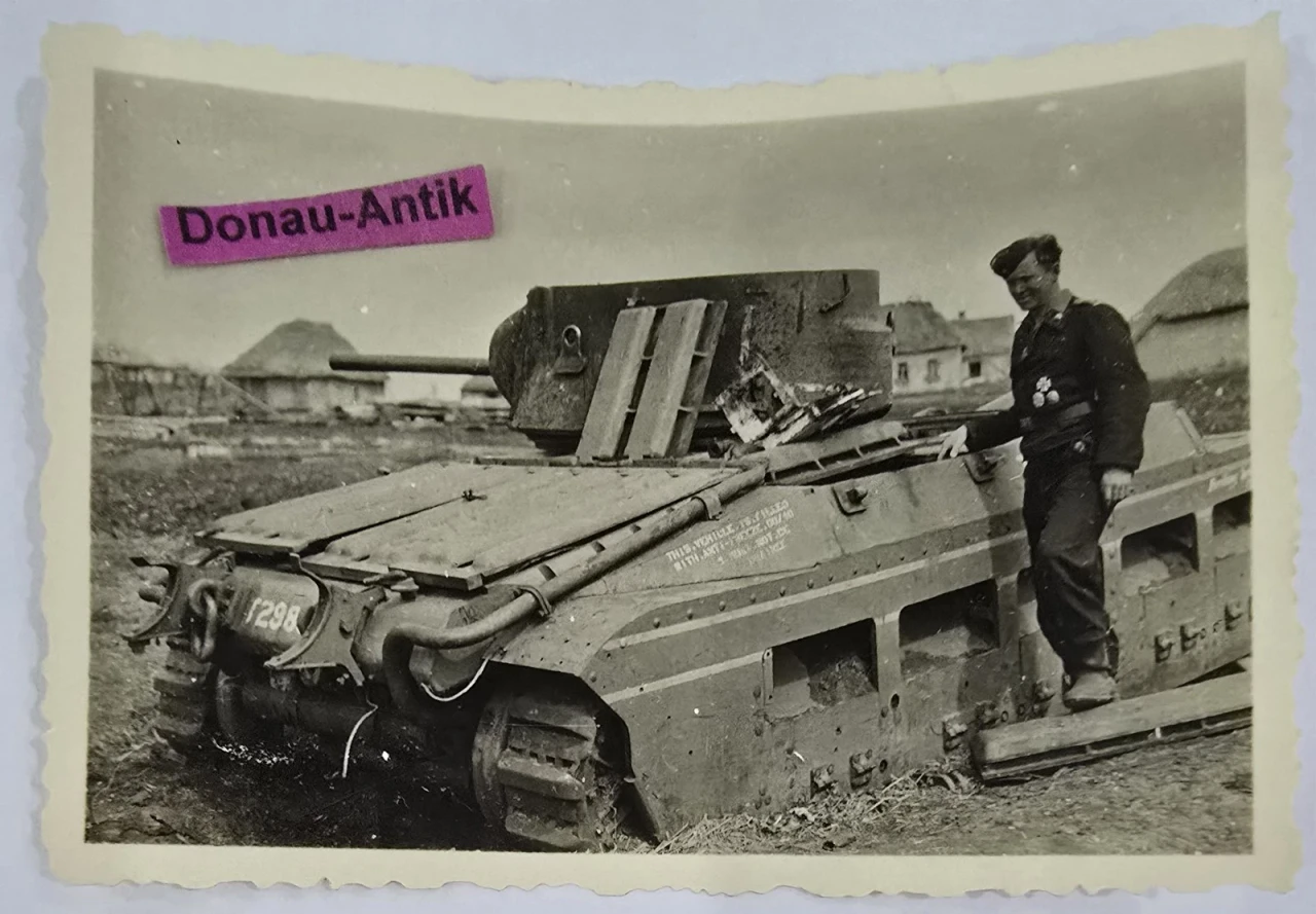 Foto englischer Britischer Panzer Tank Infantry Tank Mk II(A12) Matilda II 2 WK