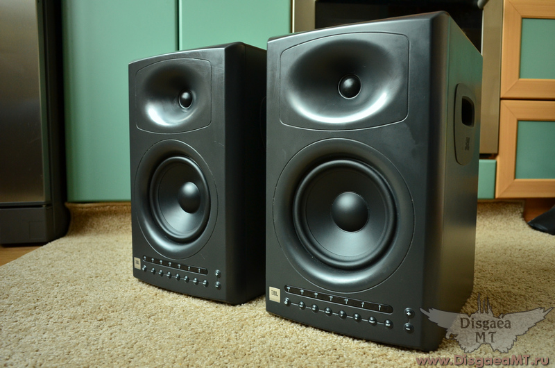 JBL_LSR4326P_Studio_Monitors_001
