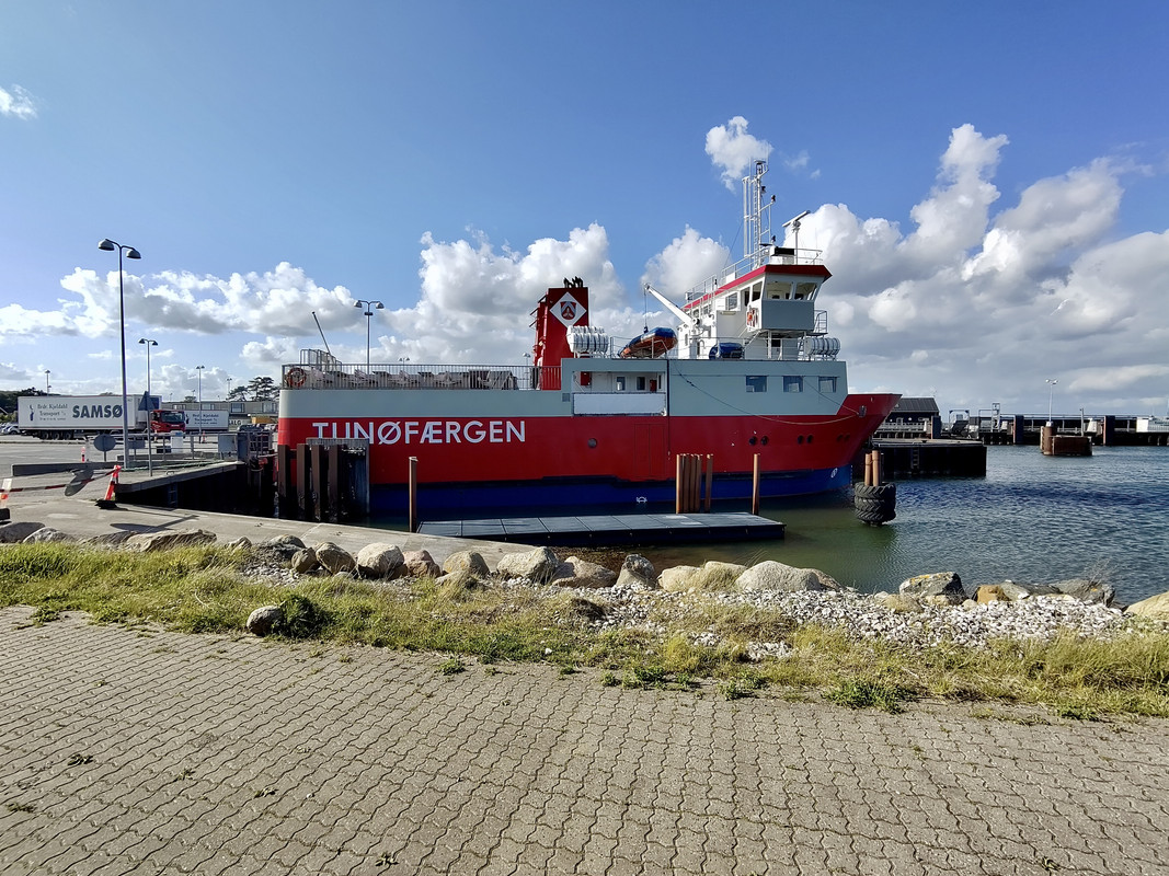 ADD1087B-FBA3-47B7-9B7A-87FC7C1C3DAA_1_201_a