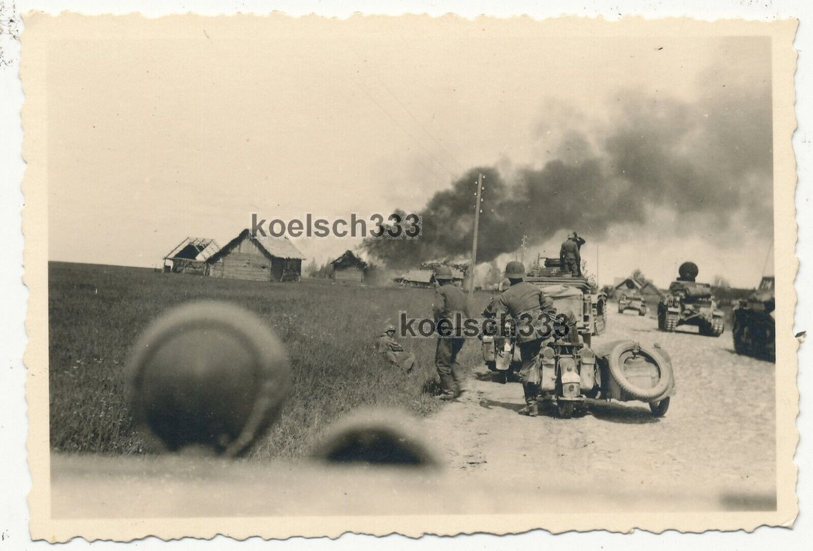 Foto Kämpfe an vorderster Front in Russland ! Kradschützen Skoda Panzer 35(t)