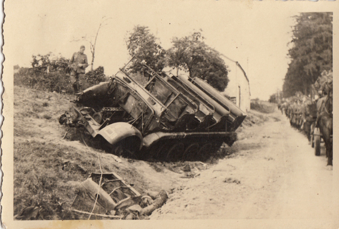 Wehrmacht Frankreich zerstörte deutsche Halbkette Zugmaschine Sd