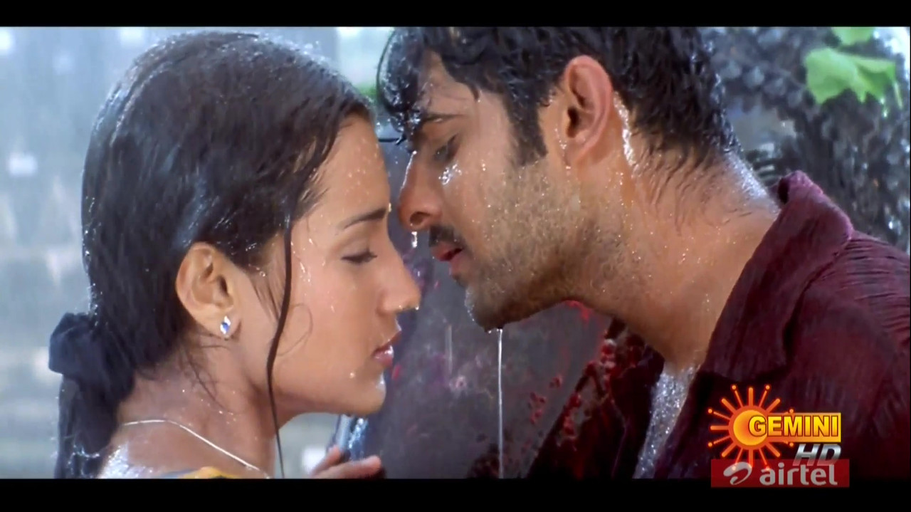 Trisha Hot & Sexy Compilation - Varsham.mp4_20200714_182112.132