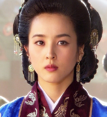Soseono with hair up
