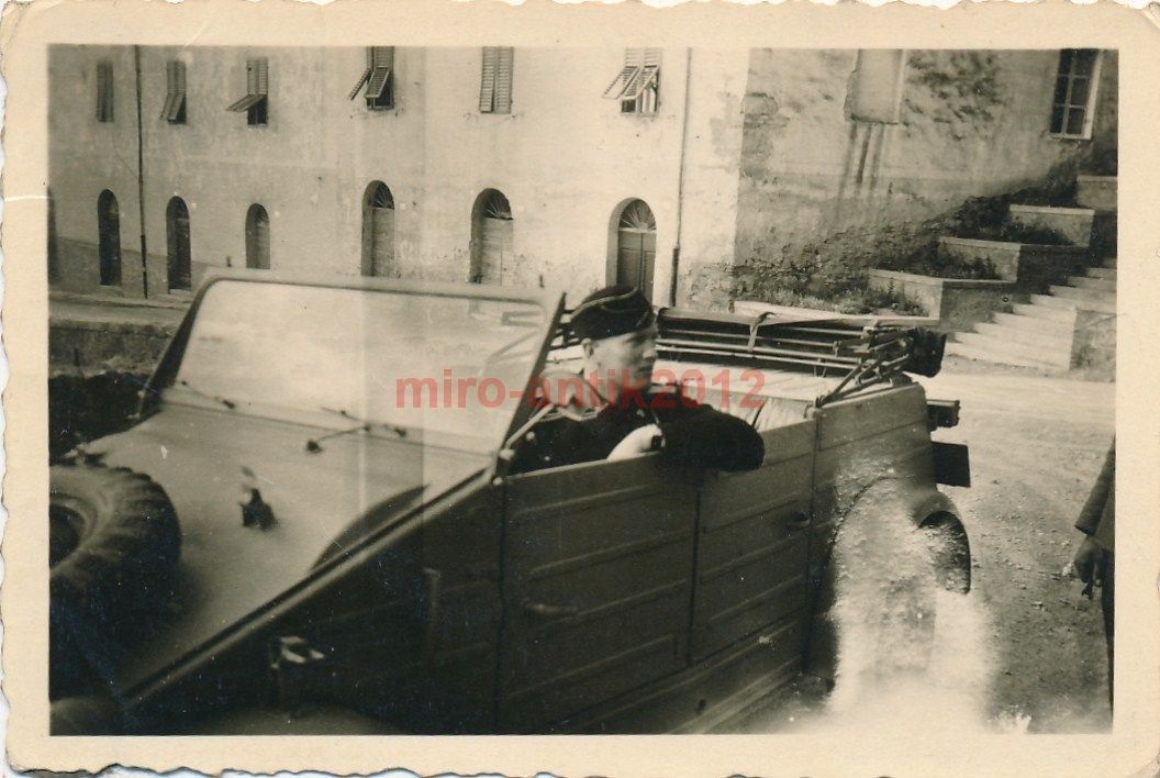 Foto, Panzer Infanterie Abtl. 545, Mit dem Kübel in Italien 1943