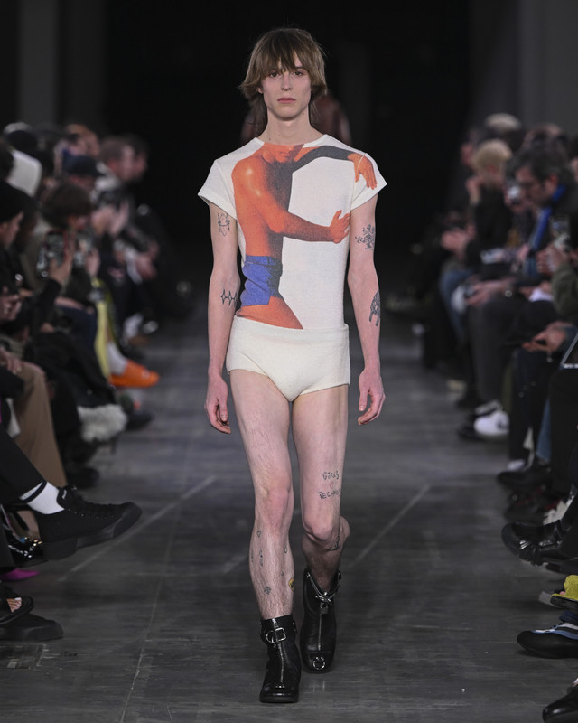 JW Anderson, la capsule Studs per il Pride Month 2023 JW Anderson, la capsule Studs per il Pride Month 2023