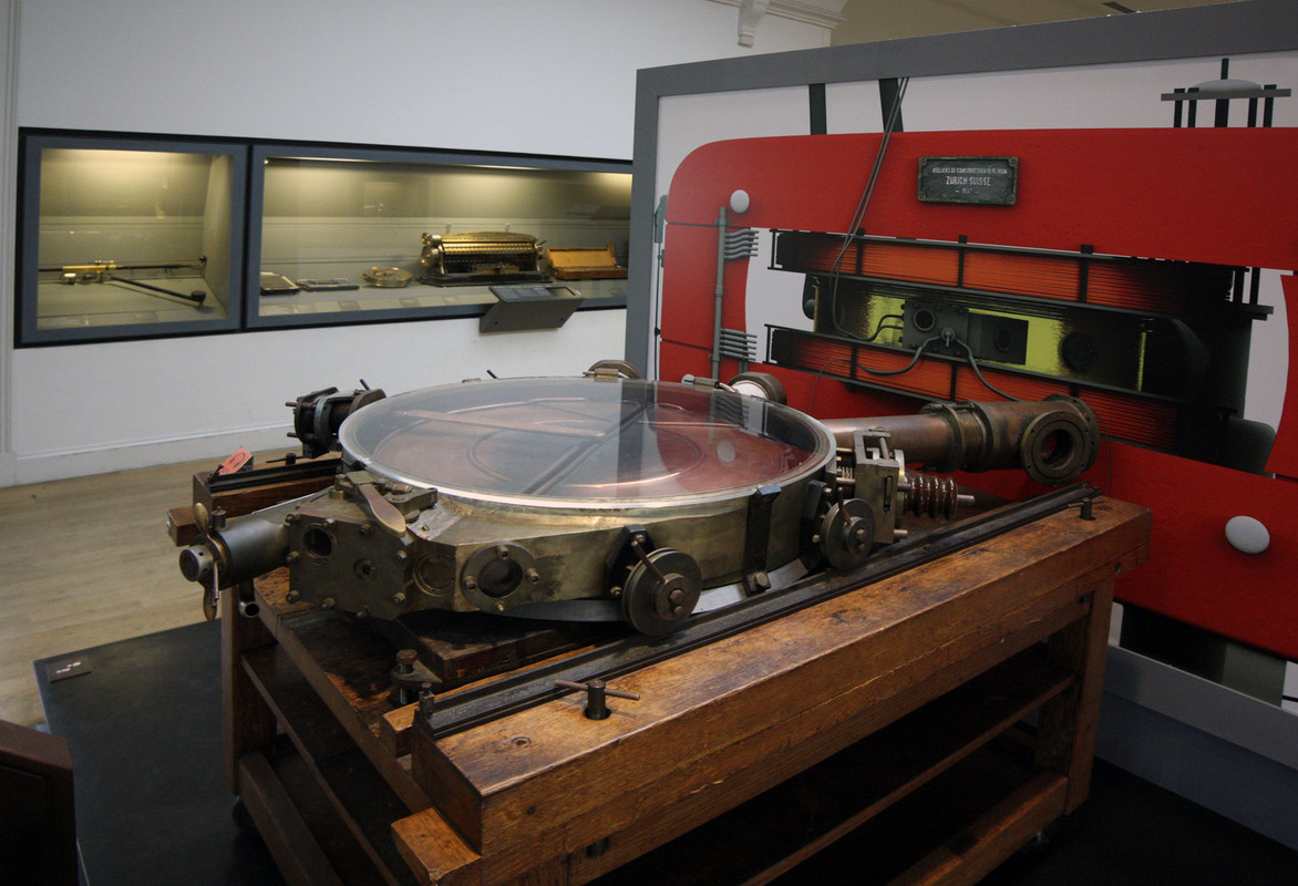 1920px-1937-French-cyclotron