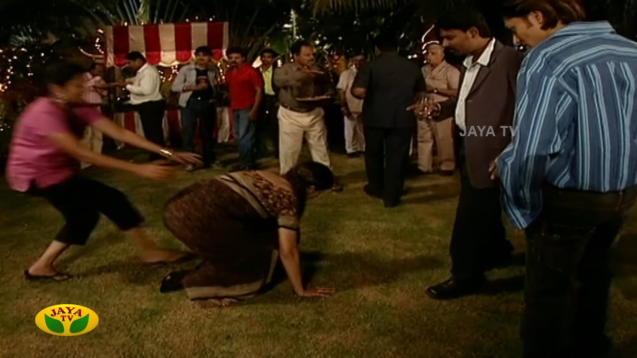 Lakshmi Navel Slip and young Fathima Babu,Nandini navel in saree.mkv_snapshot_01.41.444