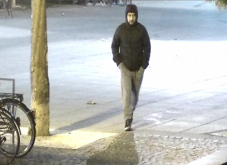    Araber/Maghreb/Türke - Messer - Polizei  Saarbrücken –  Messerangriff auf junge Frau