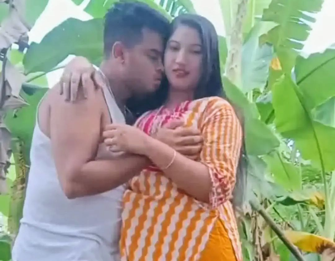 Horney Bhabhi was taken to the garden and fucked