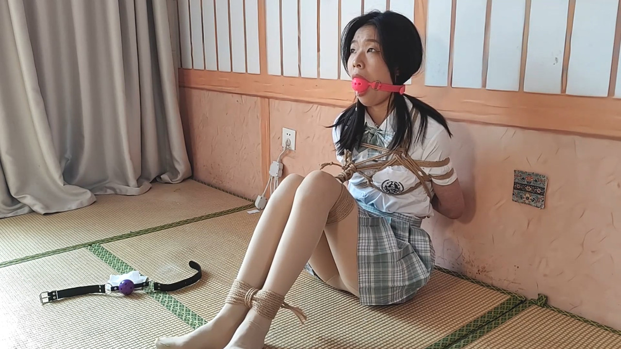 一绳所爱 娜娜口球堵嘴放置及访谈.mp4_20231026_134417.945