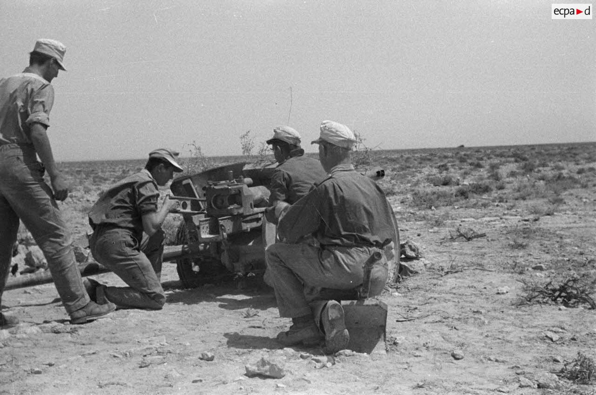 Service de pièce d'un canon antichar 5 cm PaK 38.