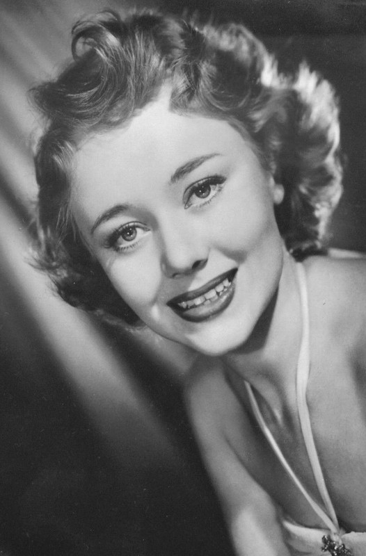 glynis_johns_b03